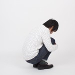 ふさぎ込む若い男性