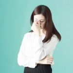 キャッシング審査について悩む女子